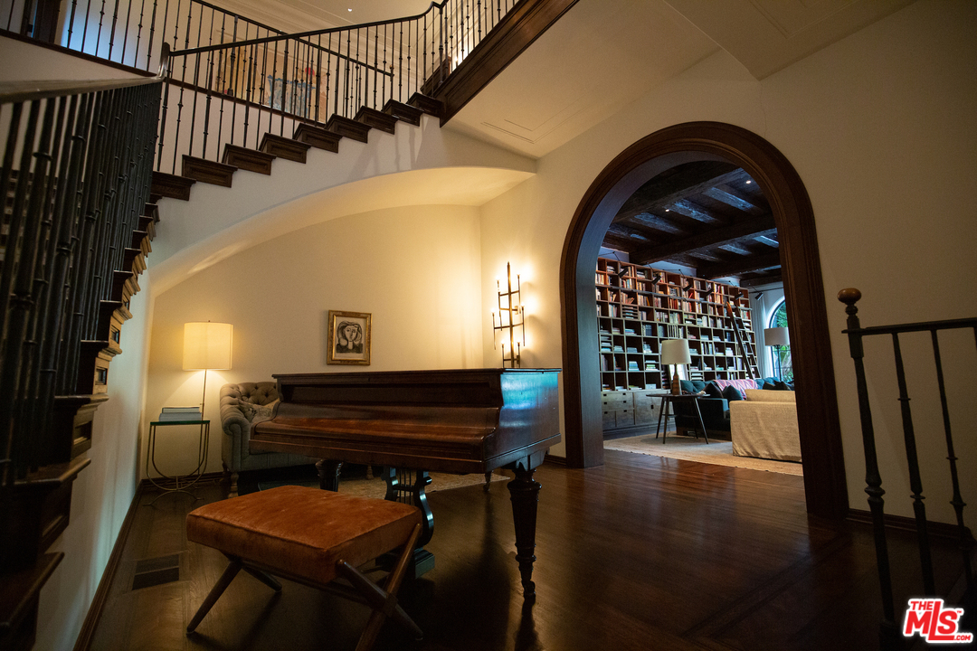 609 East Channel Road Santa Monica, CA 90402 - Photo 15 of 31 a view of entryway and hall with wooden floor