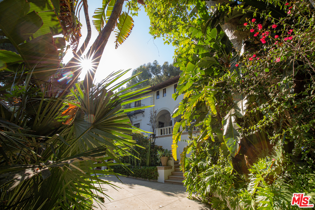 609 East Channel Road Santa Monica, CA 90402 - Photo 3 of 31