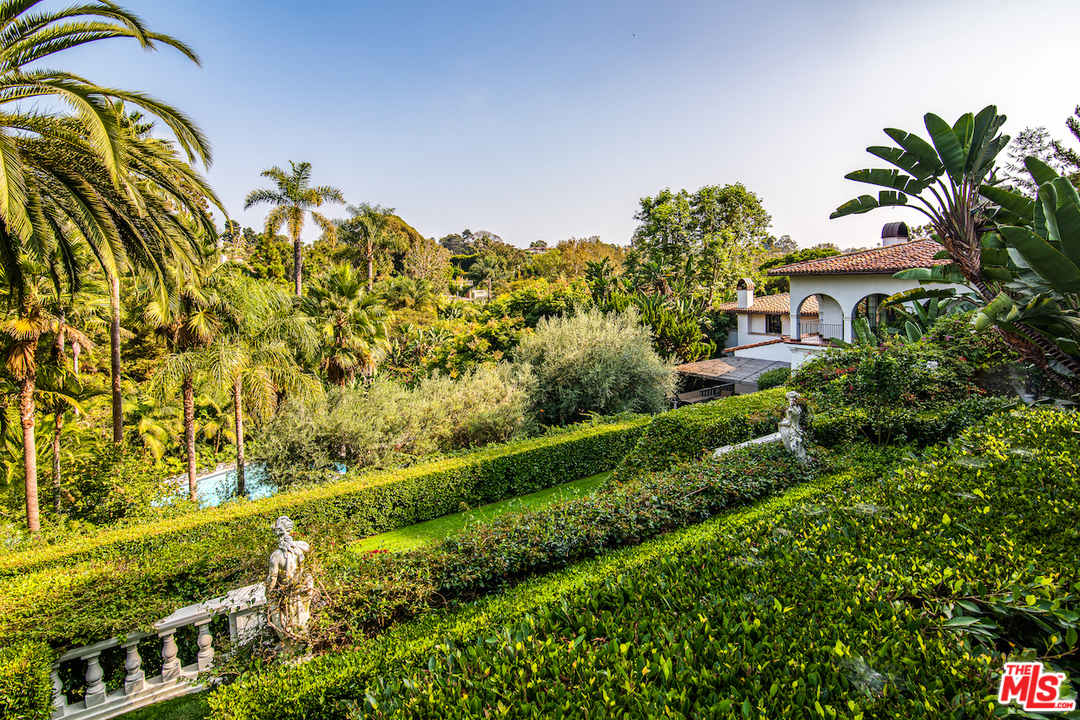 609 East Channel Road Santa Monica, CA 90402 - Photo 29 of 31 a view of a garden