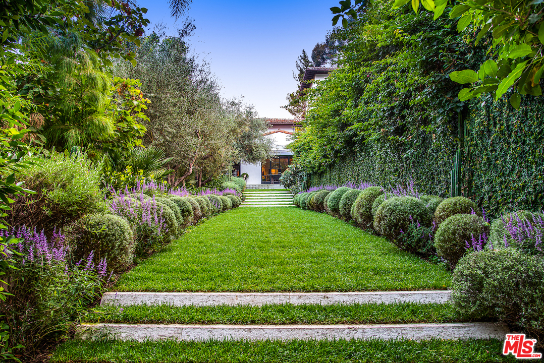 609 East Channel Road Santa Monica, CA 90402 - Photo 31 of 31 a view of a garden with plants and large trees