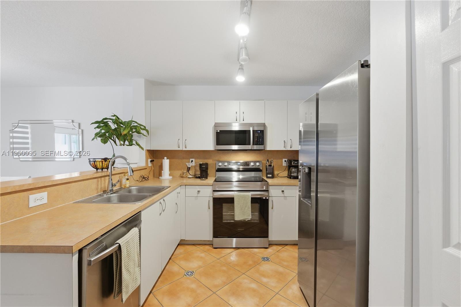 12652 Southwest 54th Street Miramar, FL 33027 - Photo 8 of 25