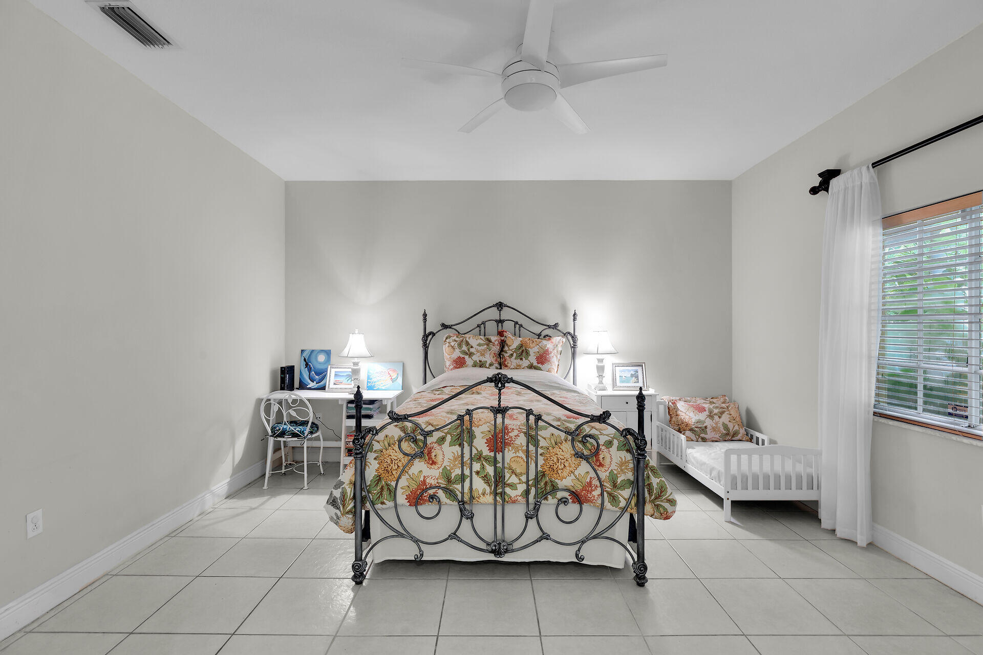 6 Fishermans Trail Key Largo, FL 33037 - Photo 14 of 41 a bedroom with a bed and a window