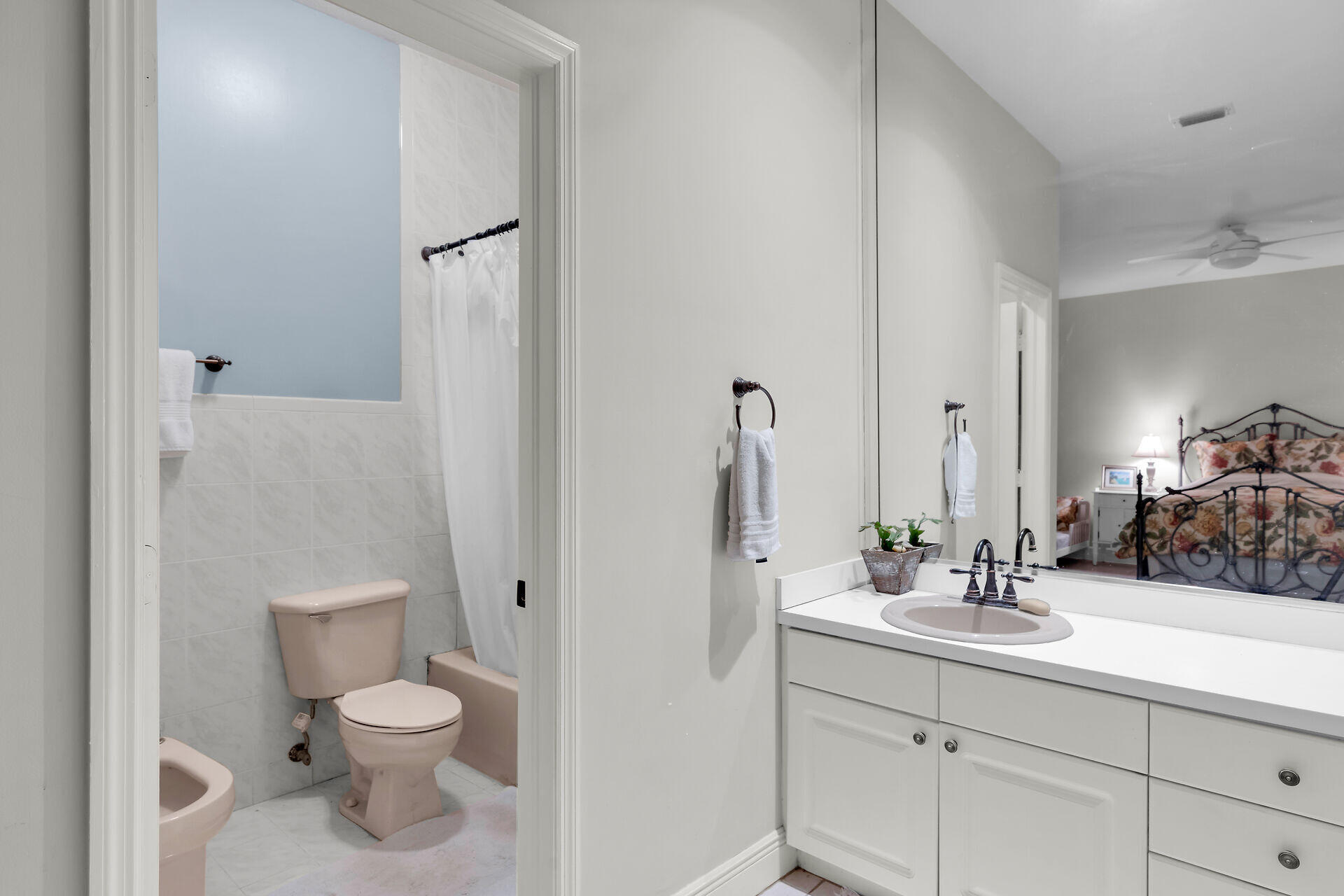 6 Fishermans Trail Key Largo, FL 33037 - Photo 17 of 41 a bathroom with a toilet a sink and a mirror