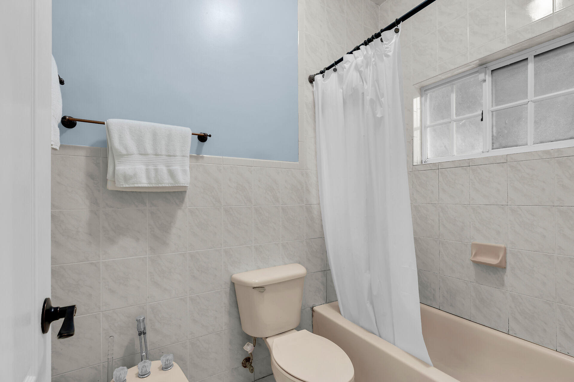 6 Fishermans Trail Key Largo, FL 33037 - Photo 18 of 41 a white toilet sitting next to a bath tub