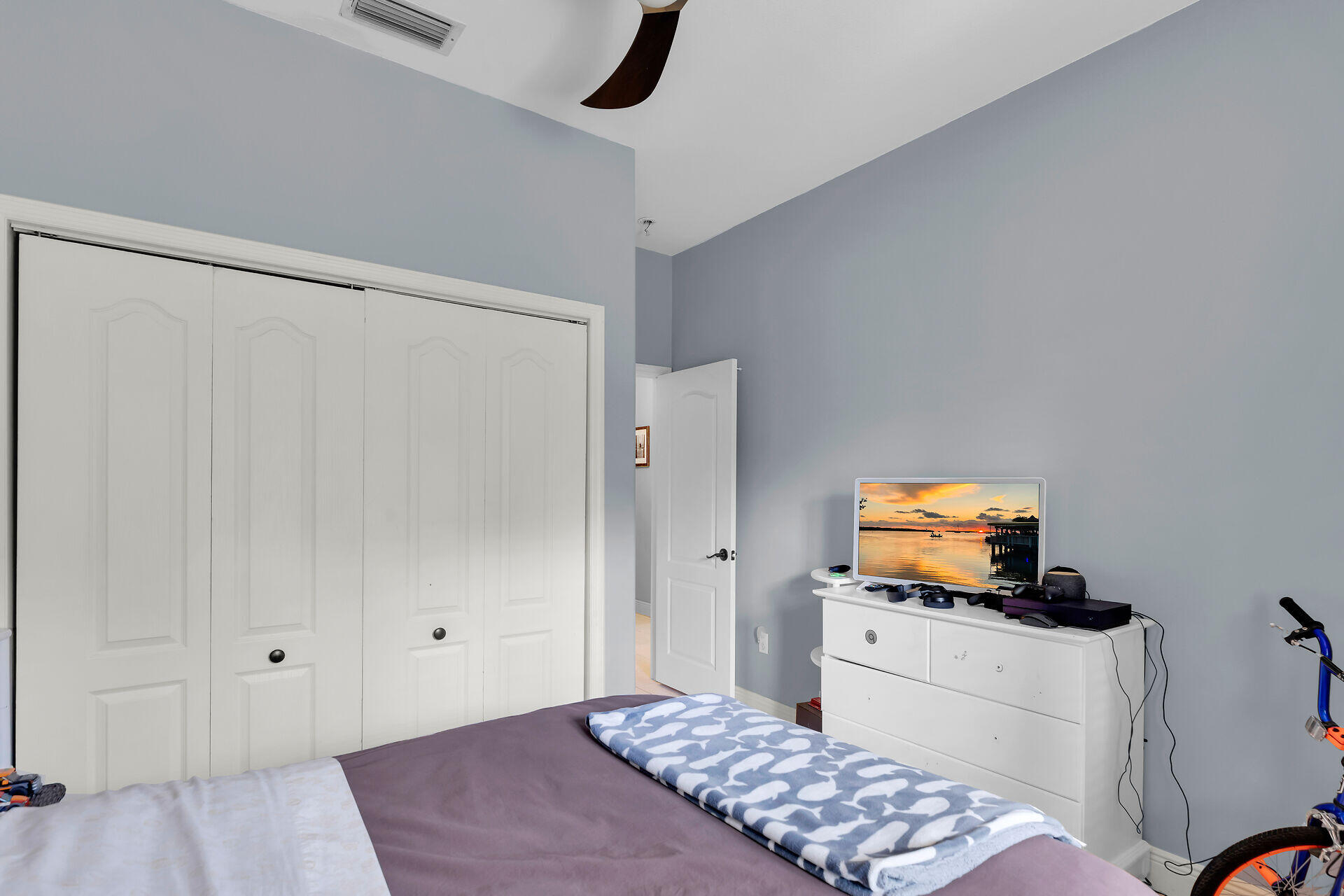 6 Fishermans Trail Key Largo, FL 33037 - Photo 23 of 41 a bedroom with bed and flat screen tv