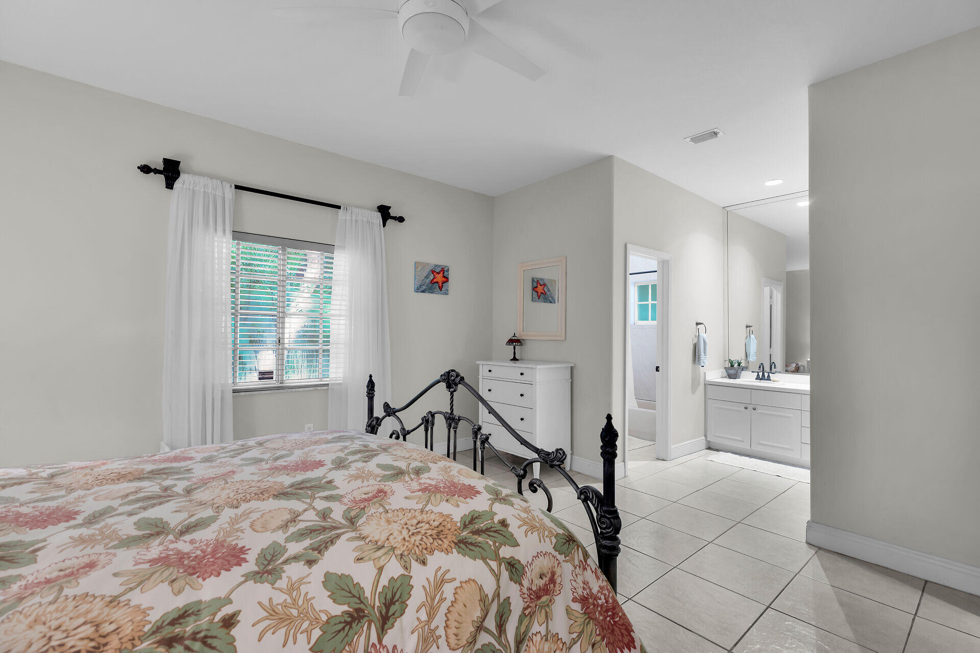 6 Fishermans Trail Key Largo, FL 33037 - Photo 3 of 41 a bedroom with a bed and a view of kitchen