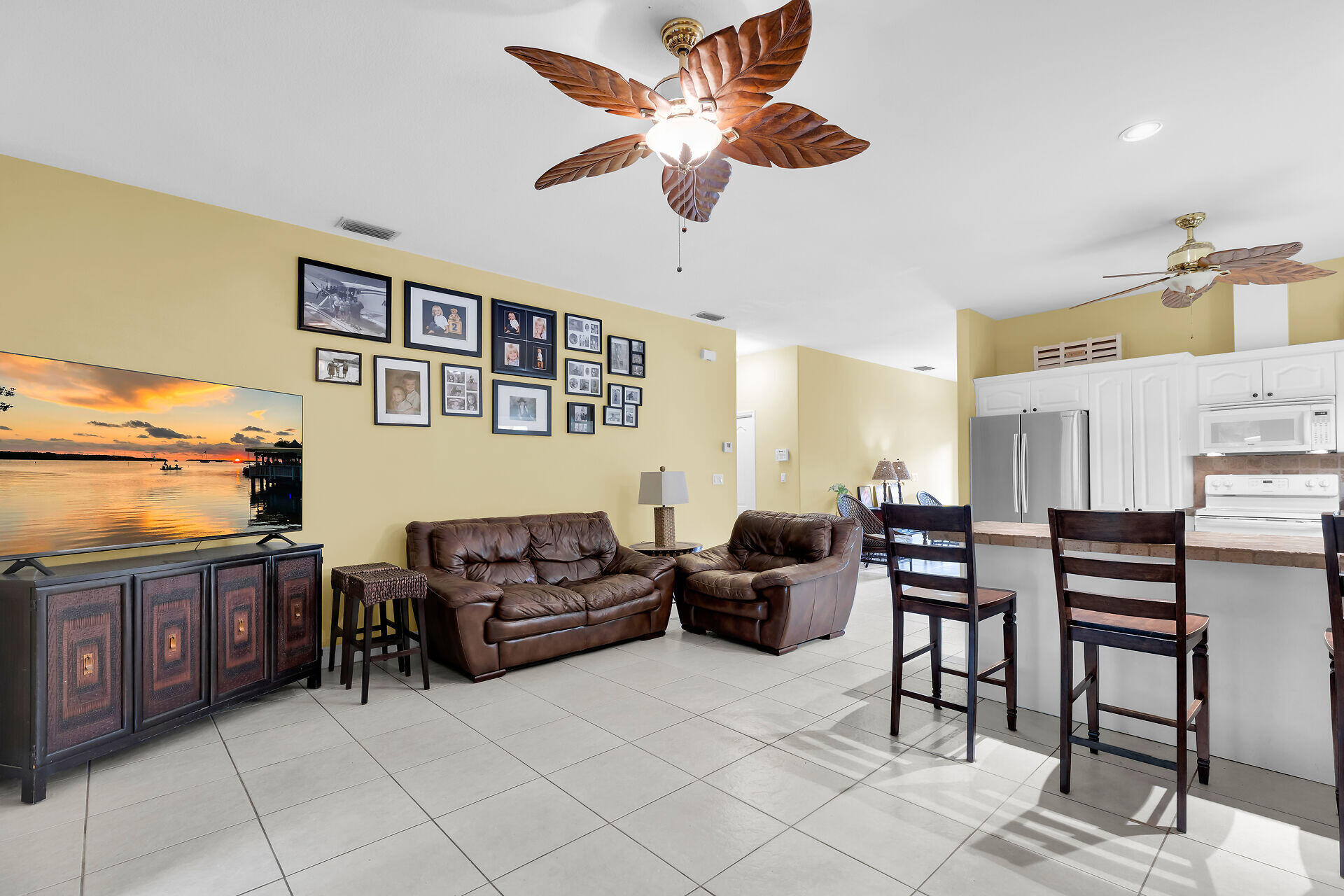 6 Fishermans Trail Key Largo, FL 33037 - Photo 8 of 41 a living room with furniture