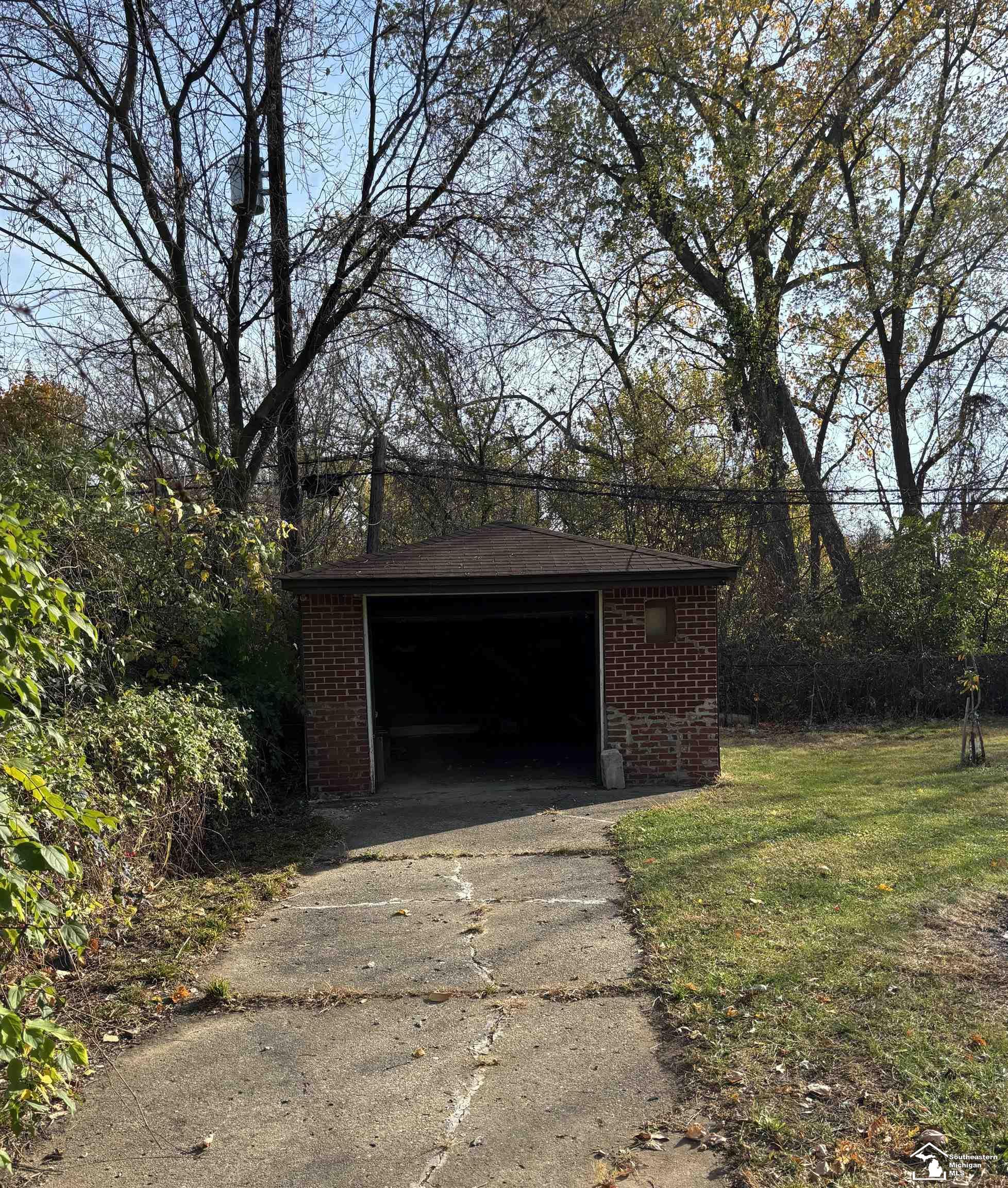 3257 Harrison Street Inkster, MI 48141 - Photo 6 of 42 50159700-bf8152b2-bc0f-45ea-8154-a677f77cada9.JPG