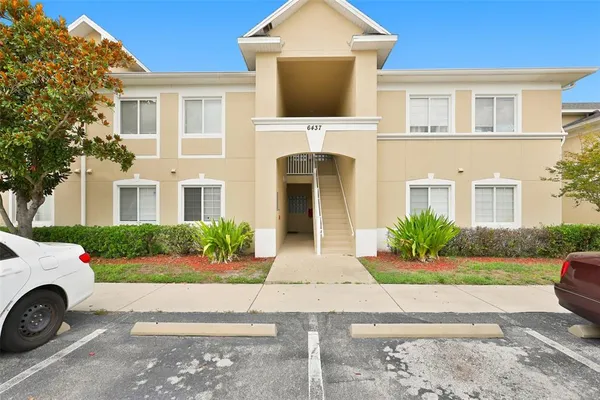 $1,900 | 6437 Cypressdale Drive, Unit 201, Riverview, FL 33578
