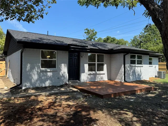 a view of a house with a outdoor space