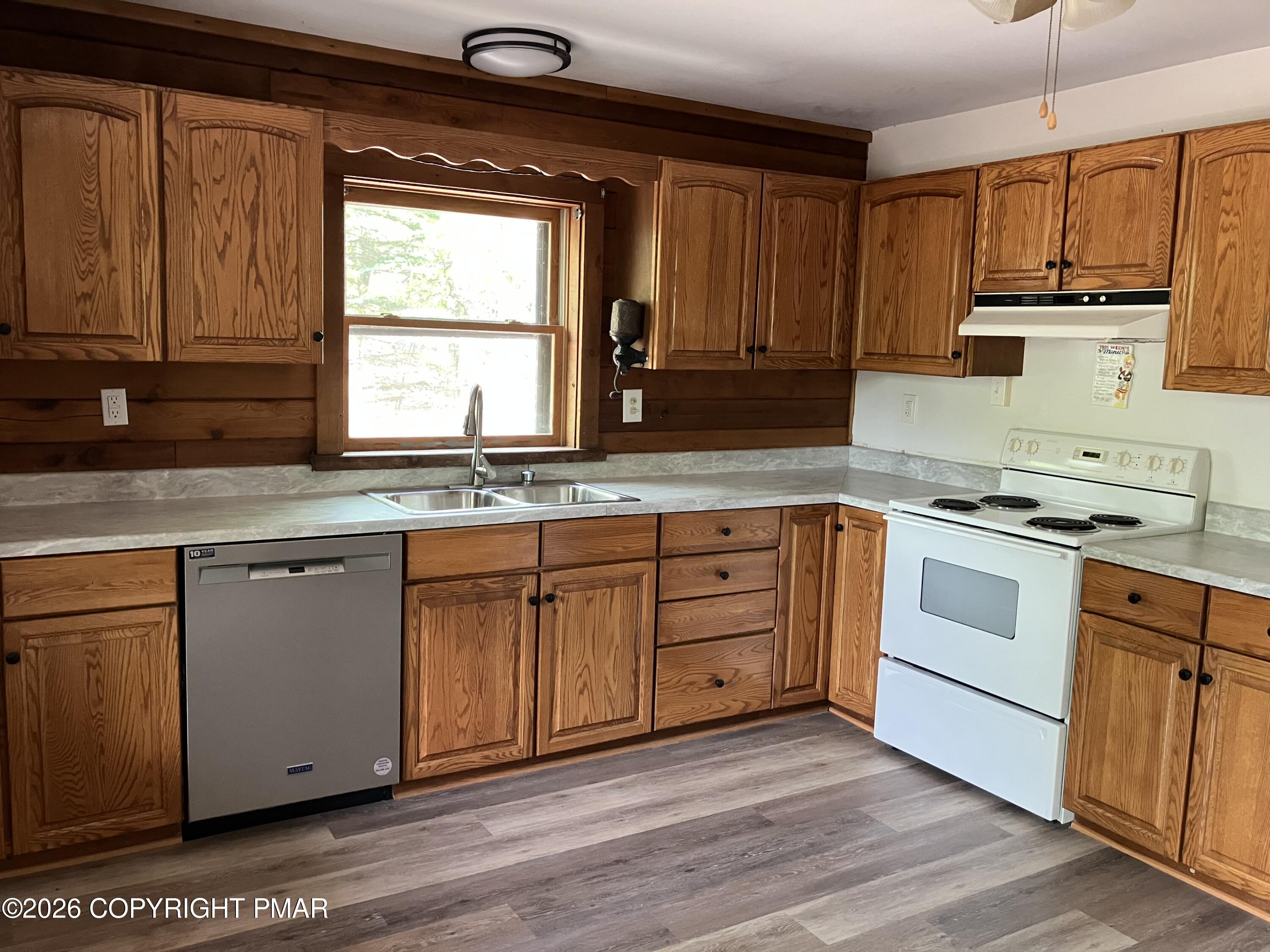 124 Upper Notch Road Albrightsville, PA 18210 - Photo 6 of 31 124 upper notch kitchen