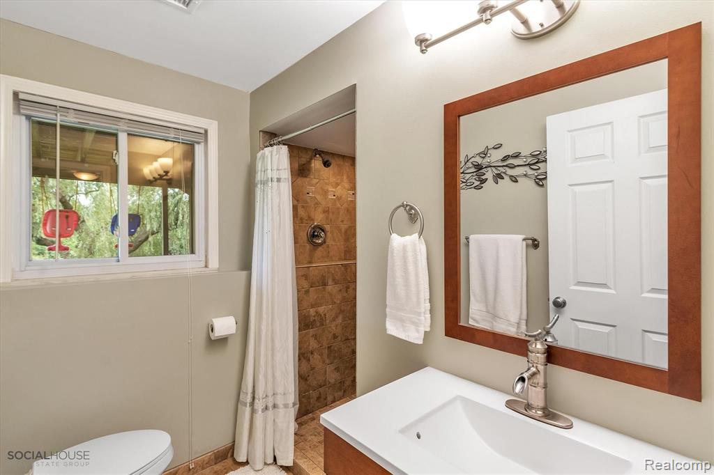 41272 Village Lake Road Novi, MI 48375 - Photo 21 of 56