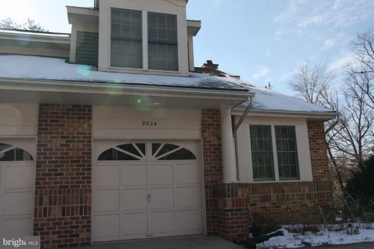 9224 Ispahan Loop Laurel, MD 20708 - Photo 5 of 9 Attached Garage