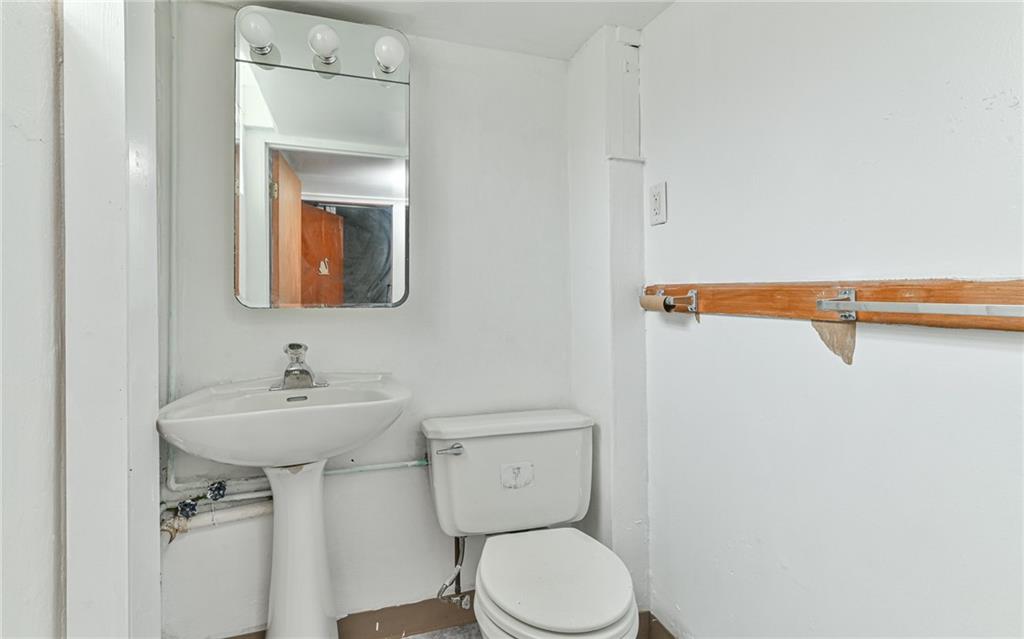577 Grove Road Verona, PA 15147 - Photo 20 of 22 Gallery Image 20
