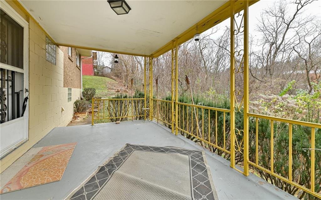 577 Grove Road Verona, PA 15147 - Photo 3 of 22 Gallery Image 3