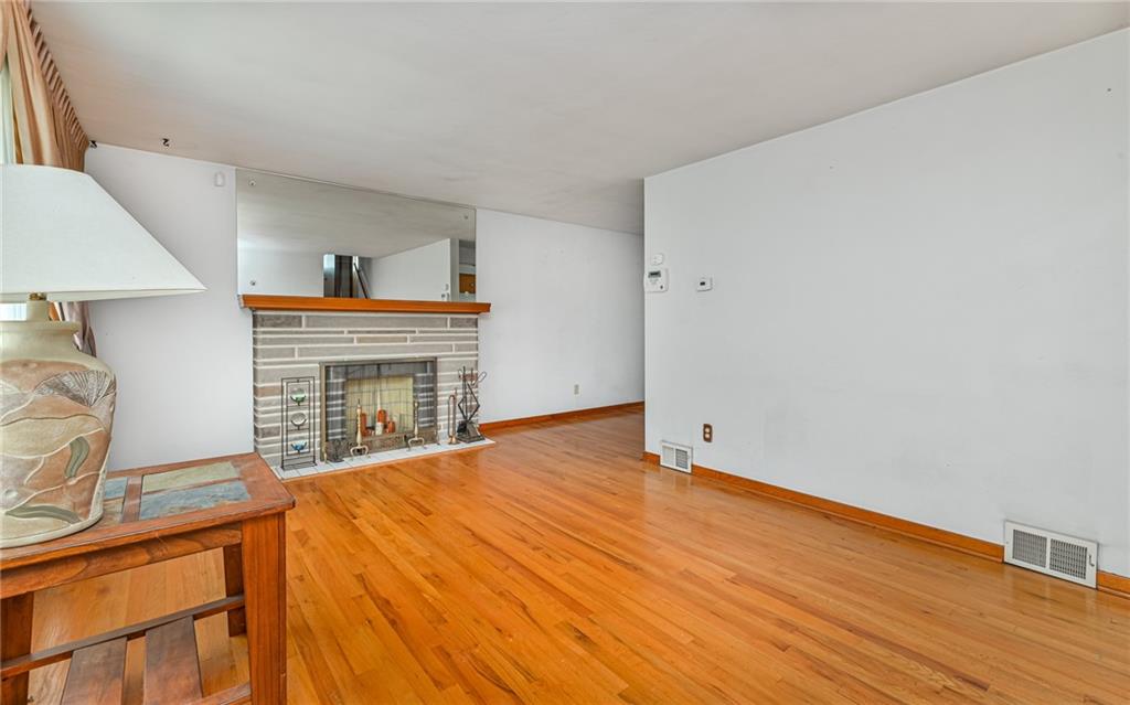 577 Grove Road Verona, PA 15147 - Photo 4 of 22 Gallery Image 4