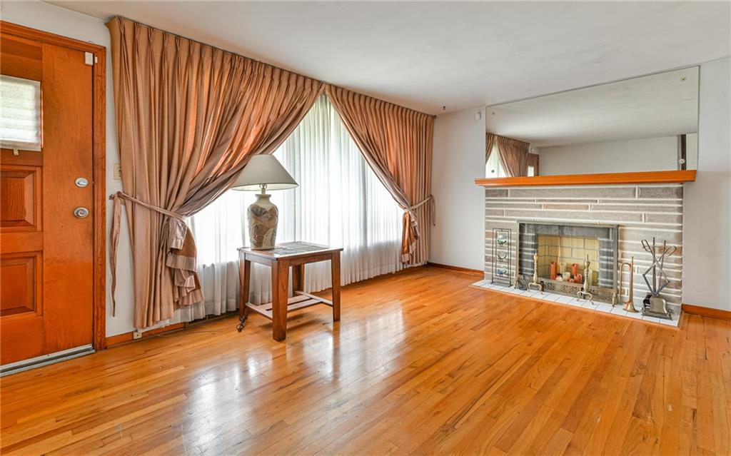 577 Grove Road Verona, PA 15147 - Photo 5 of 22 Gallery Image 5