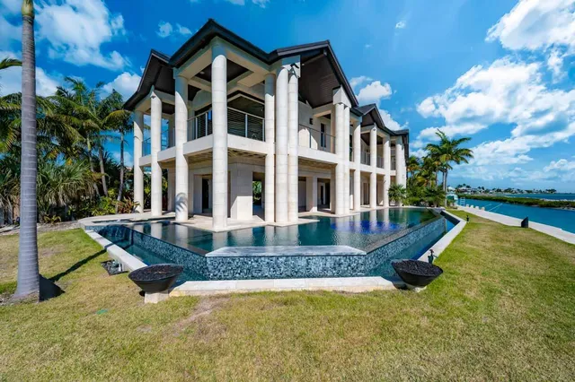 $14,500,000 | 201 West Seaview Drive, Marathon, FL 33050