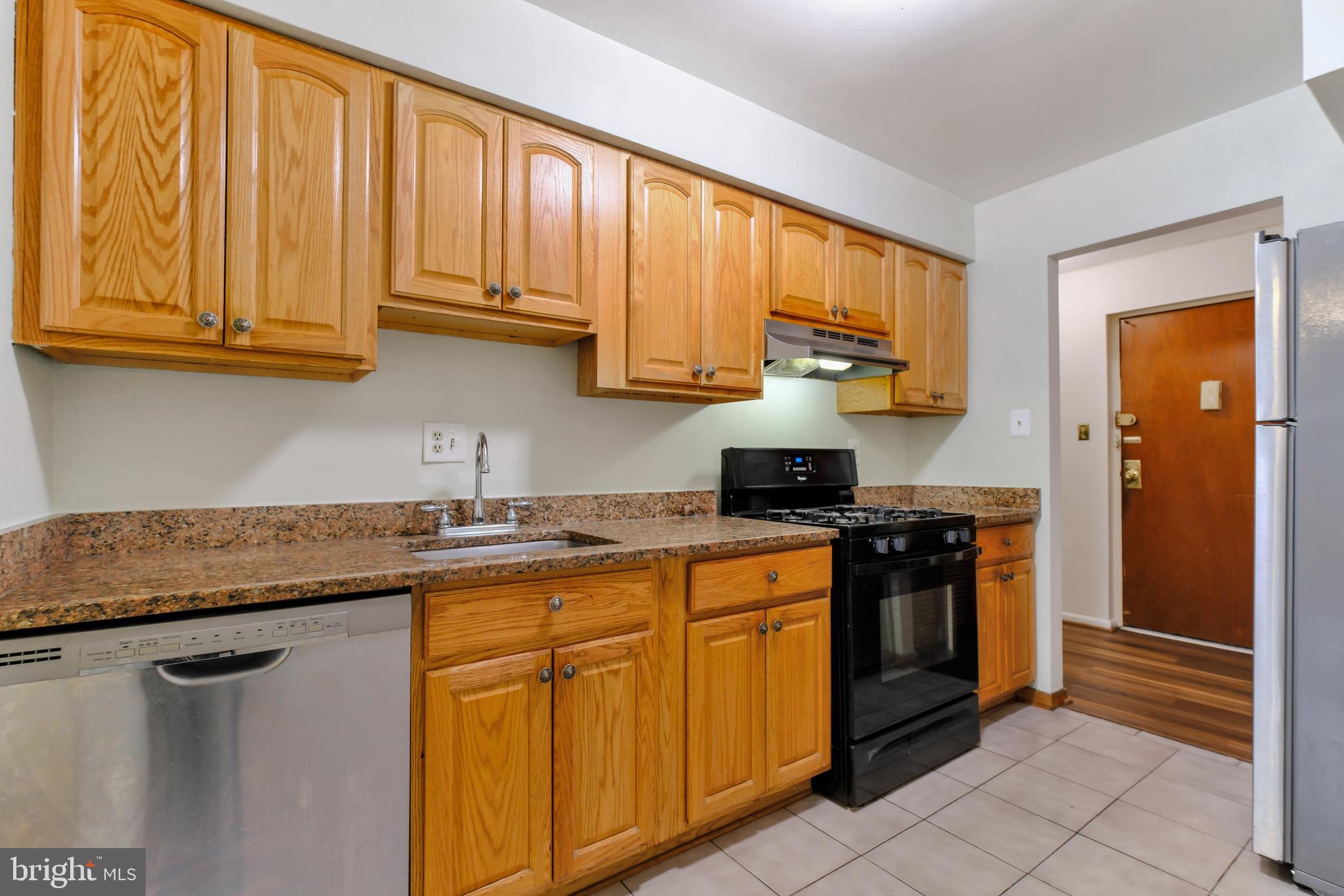 5101 8th Road South, Unit 102 Arlington, VA 22204 - Photo 14 of 16 Kitchen