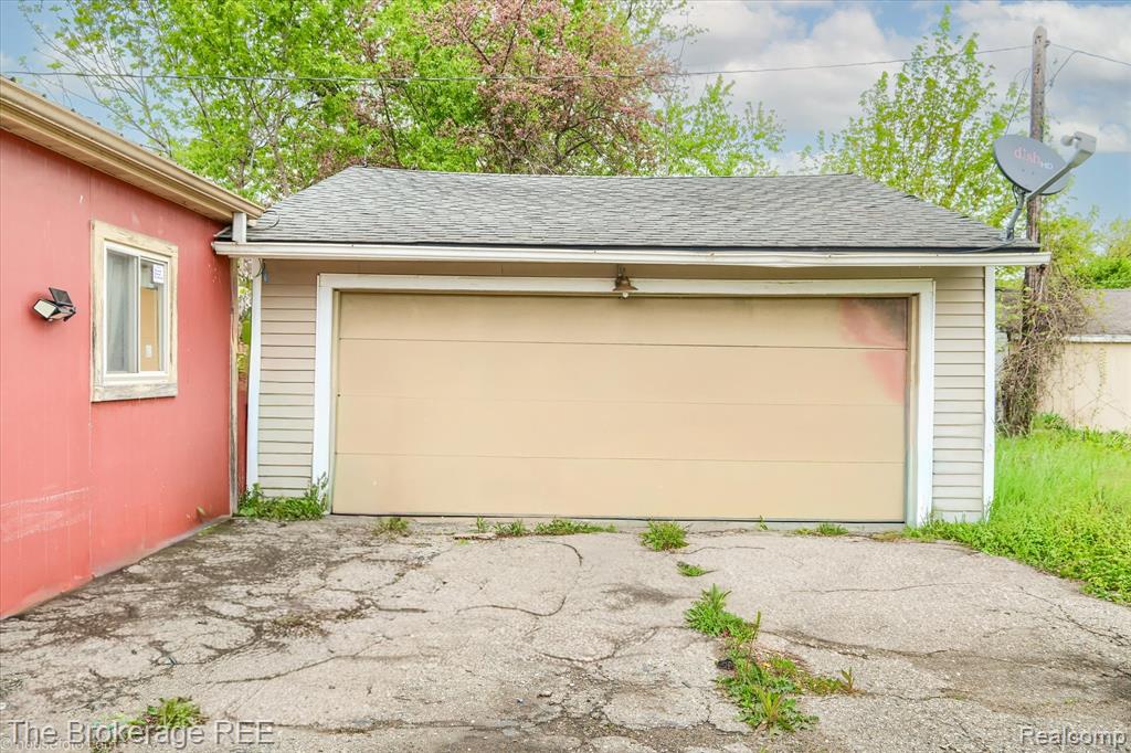 1410 West Atherton Road Flint, MI 48507 - Photo 3 of 5