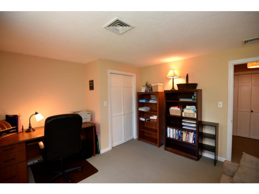 28 Boxwood Road Bedford, NH 03110 - Photo 19 of 34
