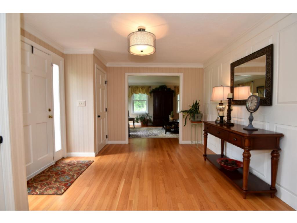 28 Boxwood Road Bedford, NH 03110 - Photo 3 of 34