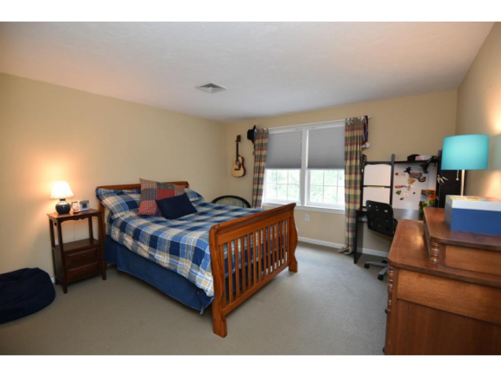 28 Boxwood Road Bedford, NH 03110 - Photo 21 of 34