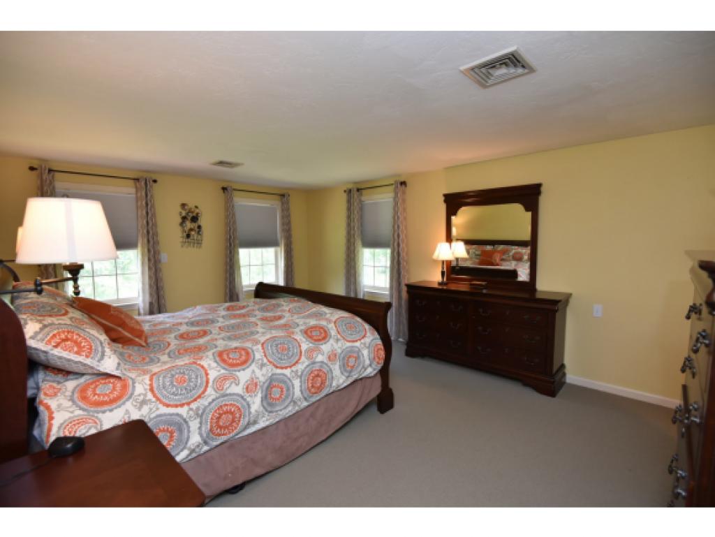 28 Boxwood Road Bedford, NH 03110 - Photo 22 of 34