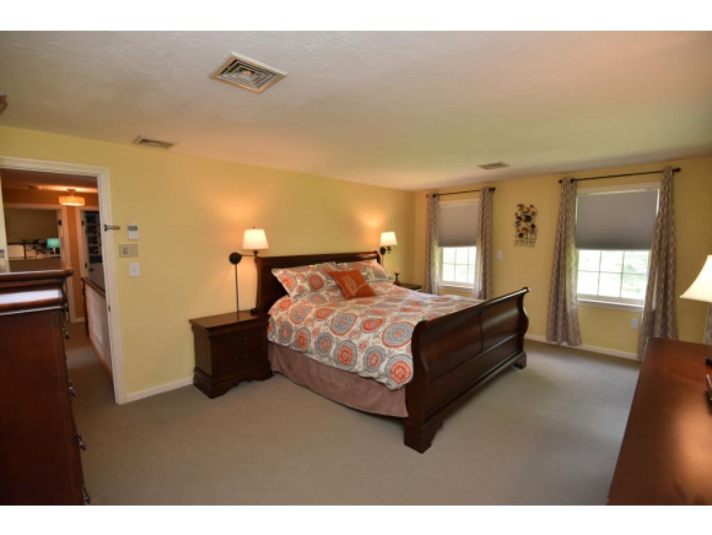 28 Boxwood Road Bedford, NH 03110 - Photo 23 of 34