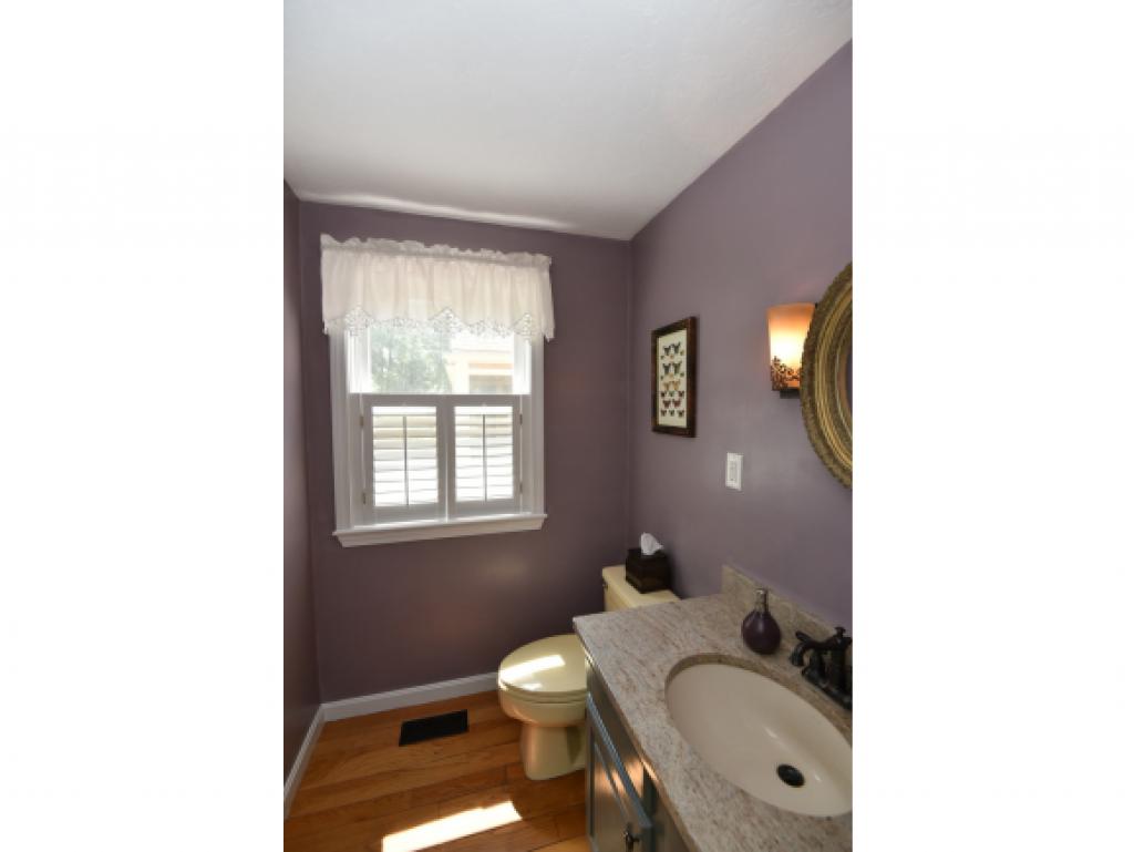 28 Boxwood Road Bedford, NH 03110 - Photo 24 of 34