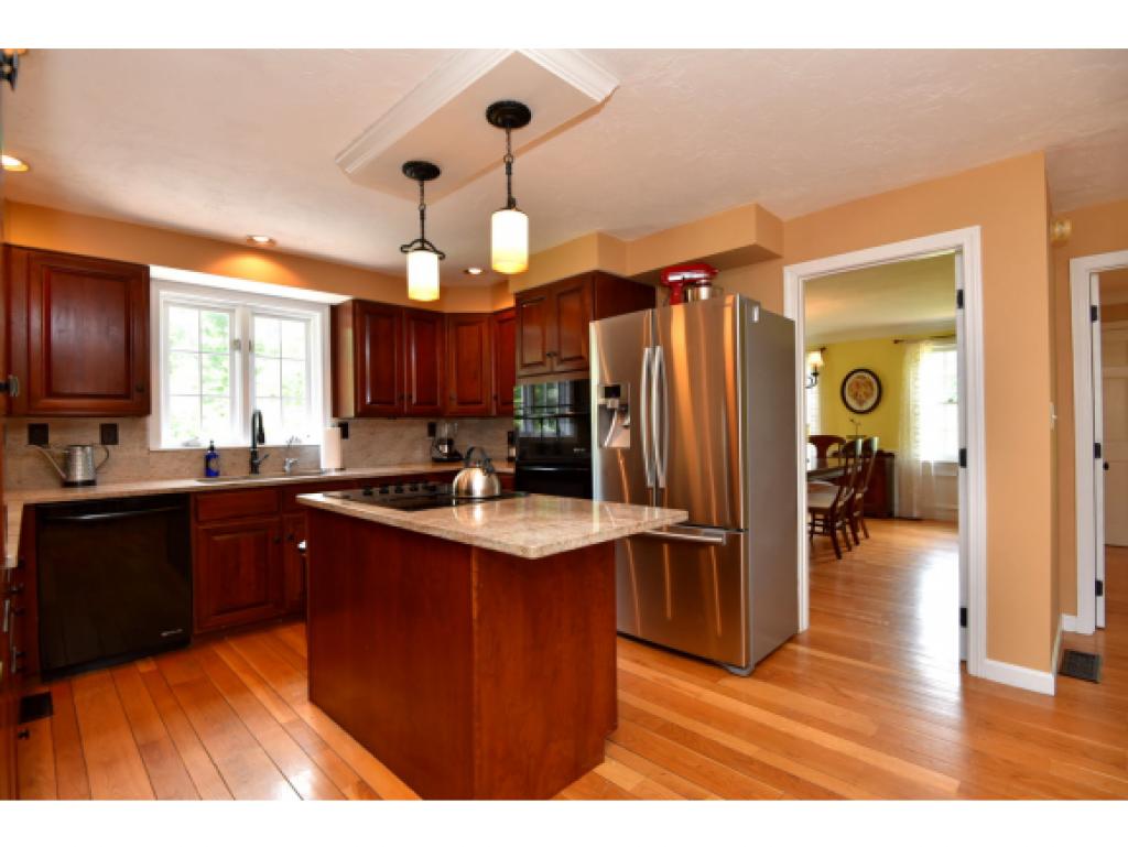 28 Boxwood Road Bedford, NH 03110 - Photo 6 of 34
