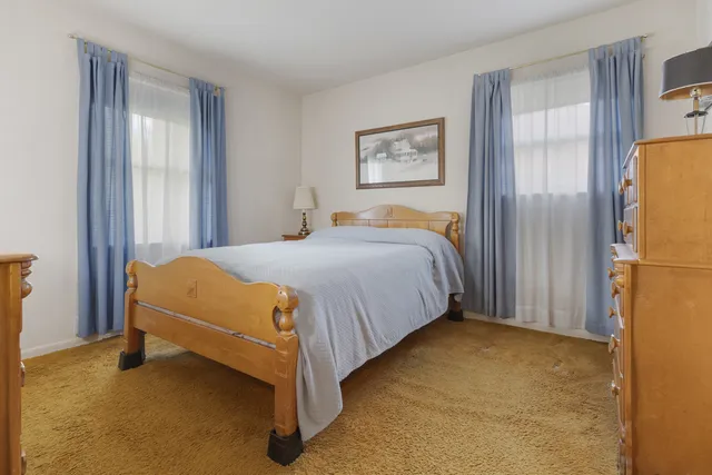 $319,900 | 550 Ridge Avenue, Elk Grove Village, IL 60007