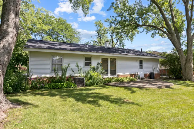 $319,900 | 550 Ridge Avenue, Elk Grove Village, IL 60007