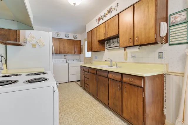 $319,900 | 550 Ridge Avenue, Elk Grove Village, IL 60007