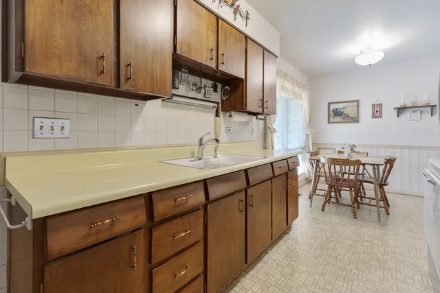 $319,900 | 550 Ridge Avenue, Elk Grove Village, IL 60007