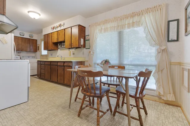 $319,900 | 550 Ridge Avenue, Elk Grove Village, IL 60007