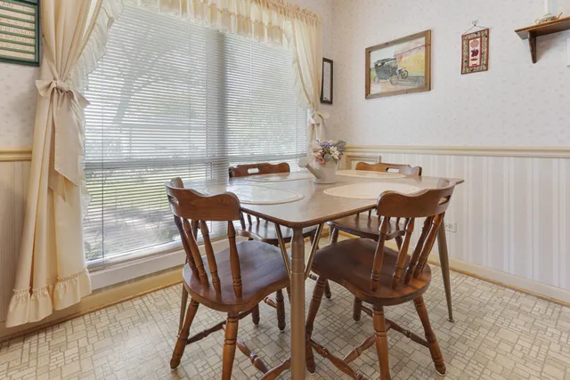 $319,900 | 550 Ridge Avenue, Elk Grove Village, IL 60007