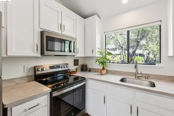 $765,000 | 45 Corte Real, Unit 1, Larkspur, CA 94904