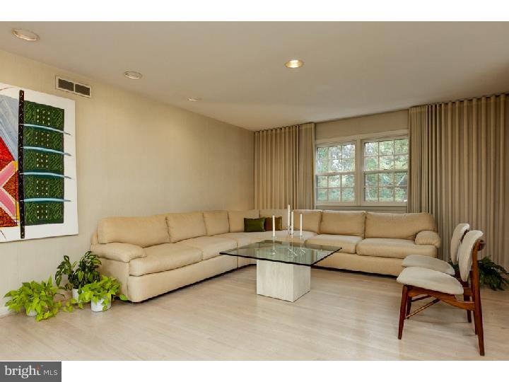 760 Crosswicks Road Rydal, PA 19046 - Photo 4 of 25 Living Room
