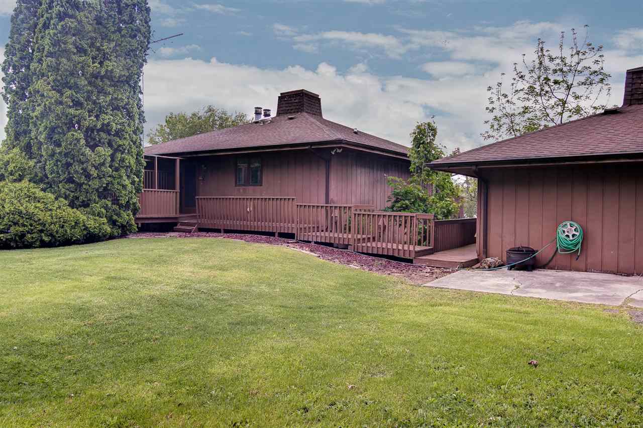 1962 Baintree Road Lake Summerset, IL 61019 - Photo 25 of 25 a view of a house with a patio