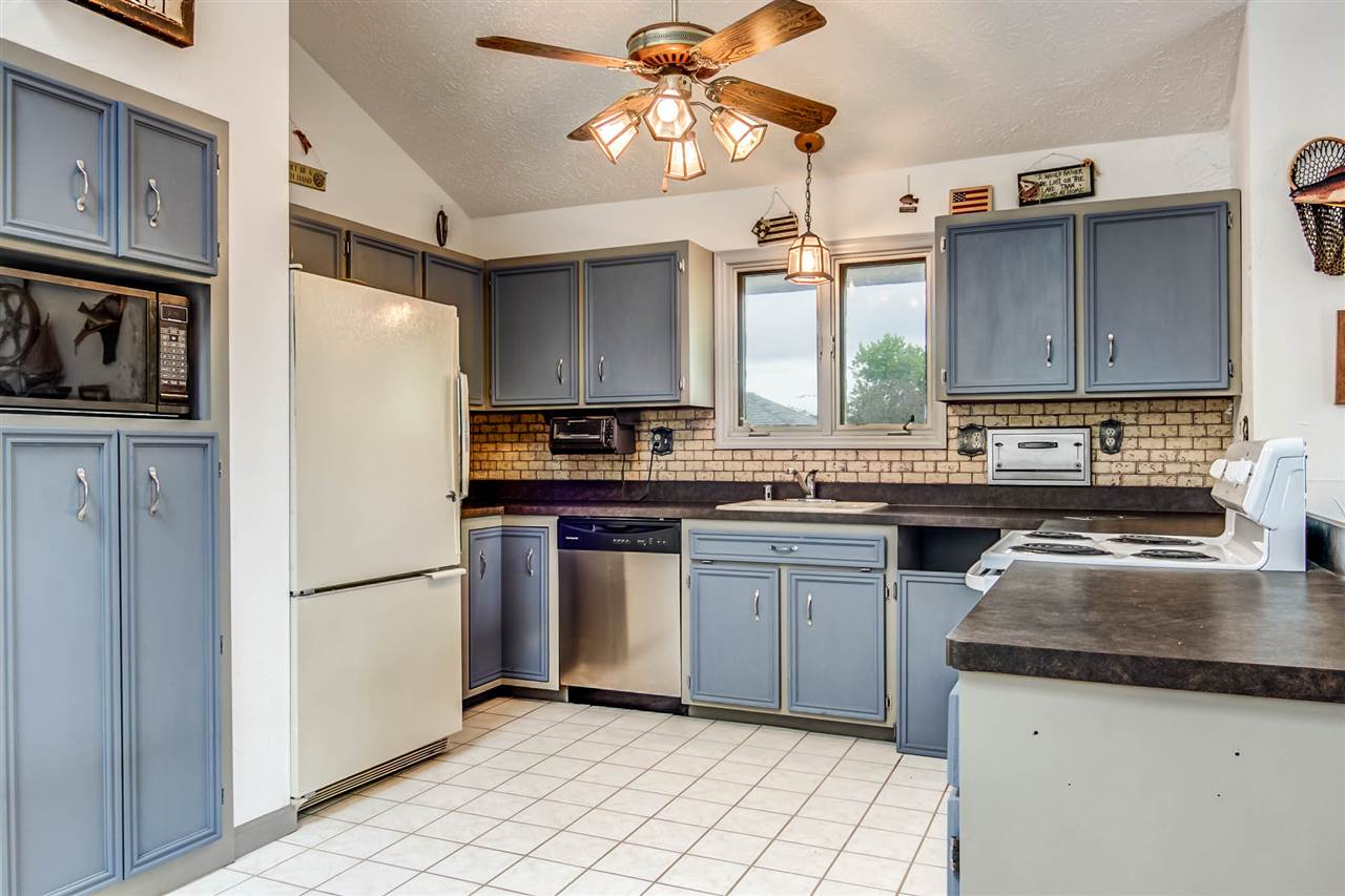 1962 Baintree Road Lake Summerset, IL 61019 - Photo 7 of 25 a kitchen with granite countertop a refrigerator a sink a stove and cabinets