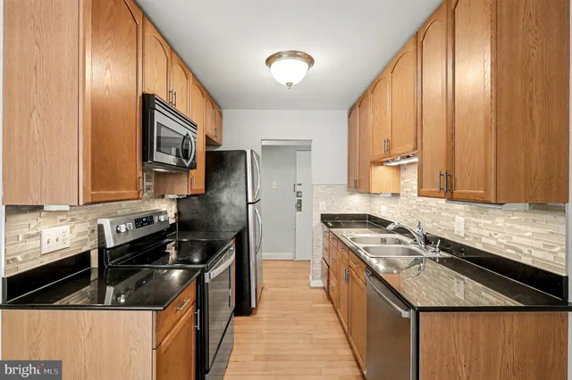 $1,994 | 11619 Stoneview Square, Unit 2B, Reston, VA 20191