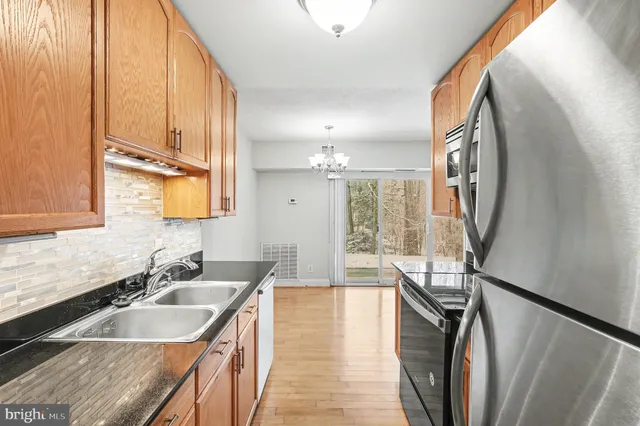 $1,994 | 11619 Stoneview Square, Unit 2B, Reston, VA 20191