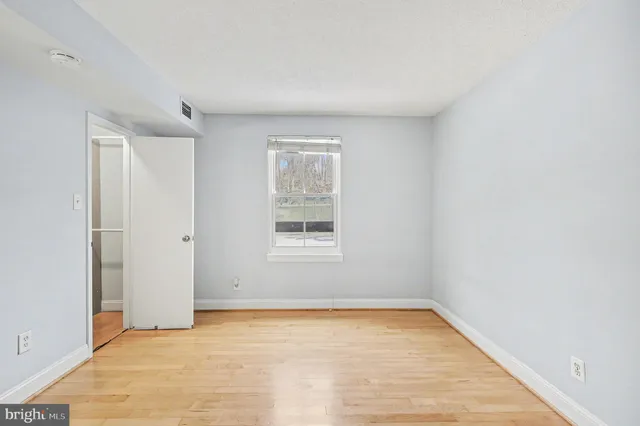 $1,994 | 11619 Stoneview Square, Unit 2B, Reston, VA 20191