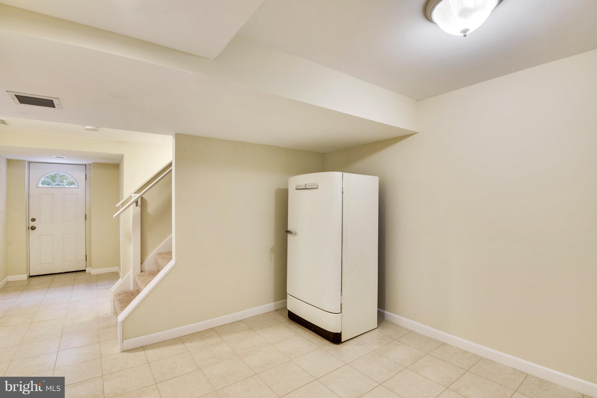 3902 Randolph Road Wheaton, MD 20902 - Photo 20 of 30 a view of an empty room