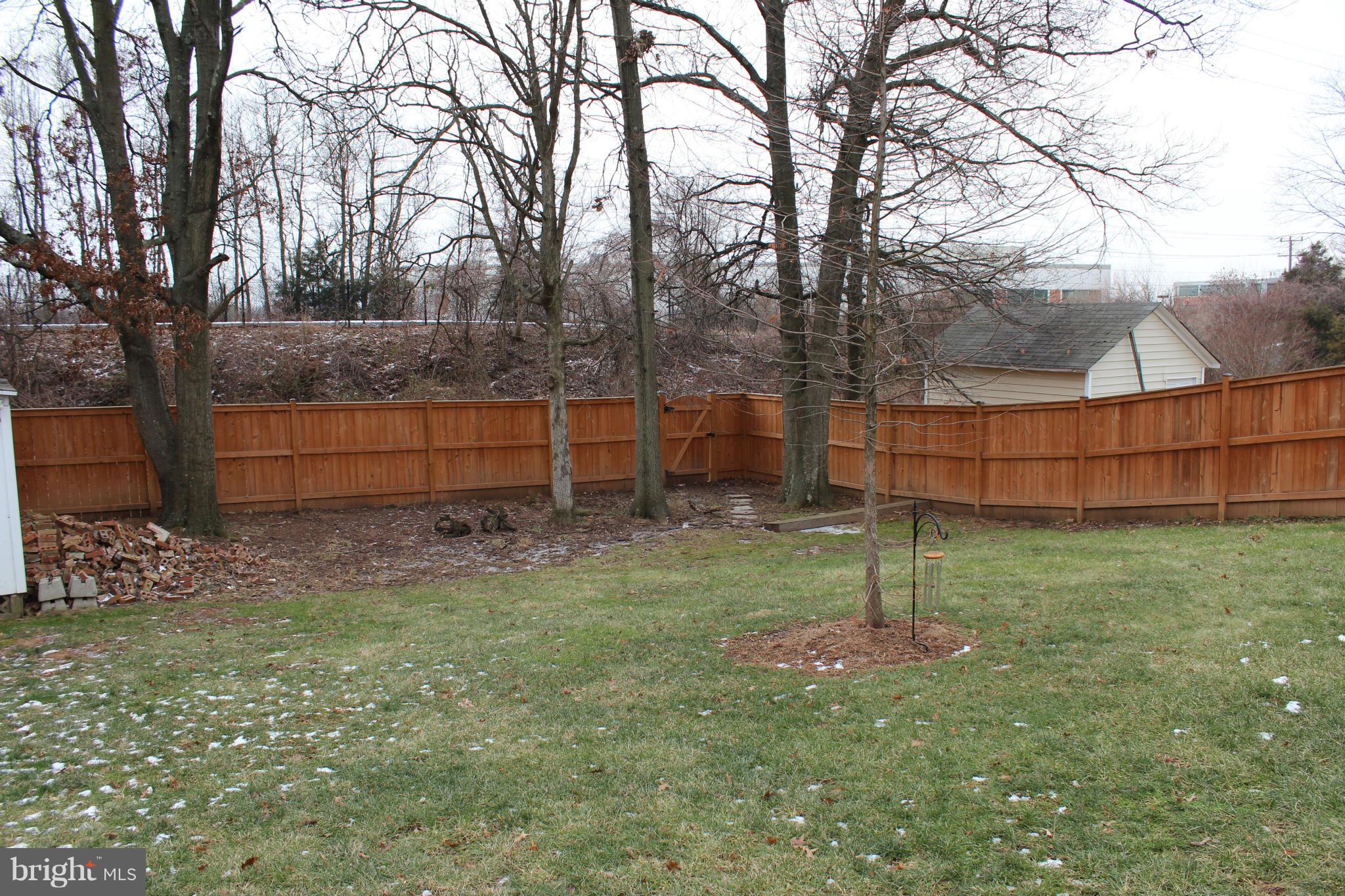 400 Williamsburg Road Sterling, VA 20164 - Photo 20 of 30 Exterior (Rear)