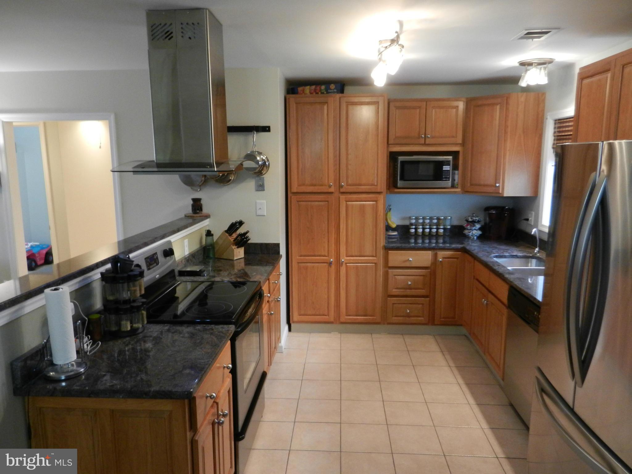 400 Williamsburg Road Sterling, VA 20164 - Photo 3 of 30 Kitchen