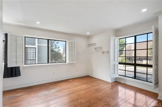 $740,000 | 18100 Burbank Boulevard, Unit 14, Tarzana, CA 91356