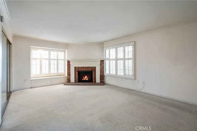 $740,000 | 18100 Burbank Boulevard, Unit 14, Tarzana, CA 91356