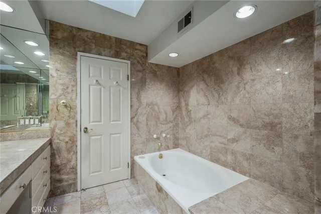 $740,000 | 18100 Burbank Boulevard, Unit 14, Tarzana, CA 91356